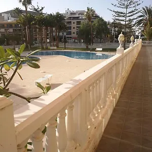 https://achacay-los-cristianos-tenerife-38650.tenerifehoteles.net
